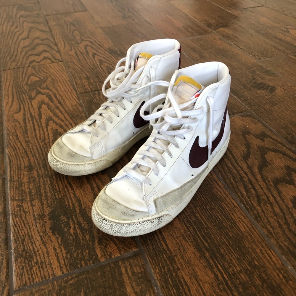 Nike Blazer Mid ‘77 Vintage. Size US Mens 9.5. White color with Burgundy swoosh.